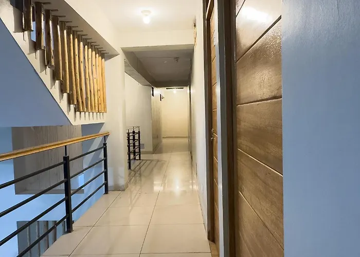 Qoyllur Hotel *